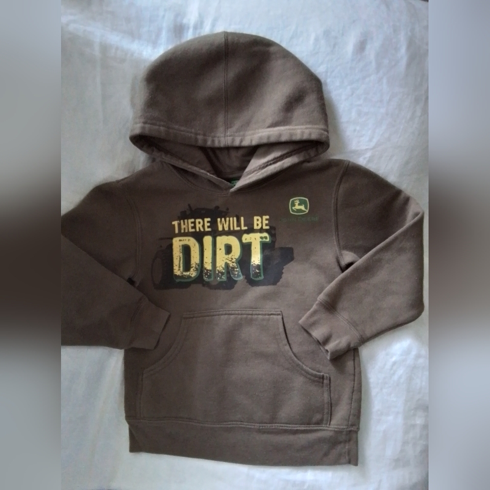 John Deere hoodie there will be dirt size M 5/6